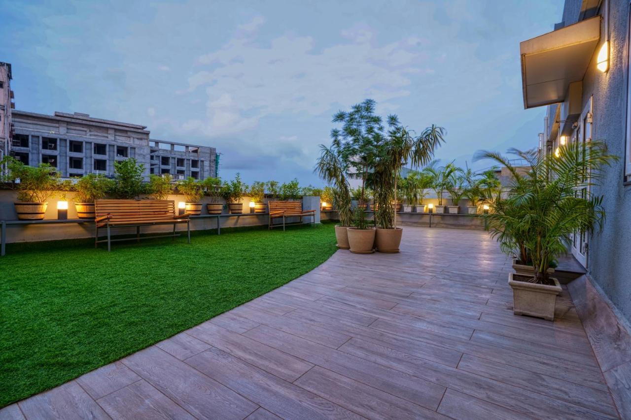 Hotel Sifat International Surat Exterior foto