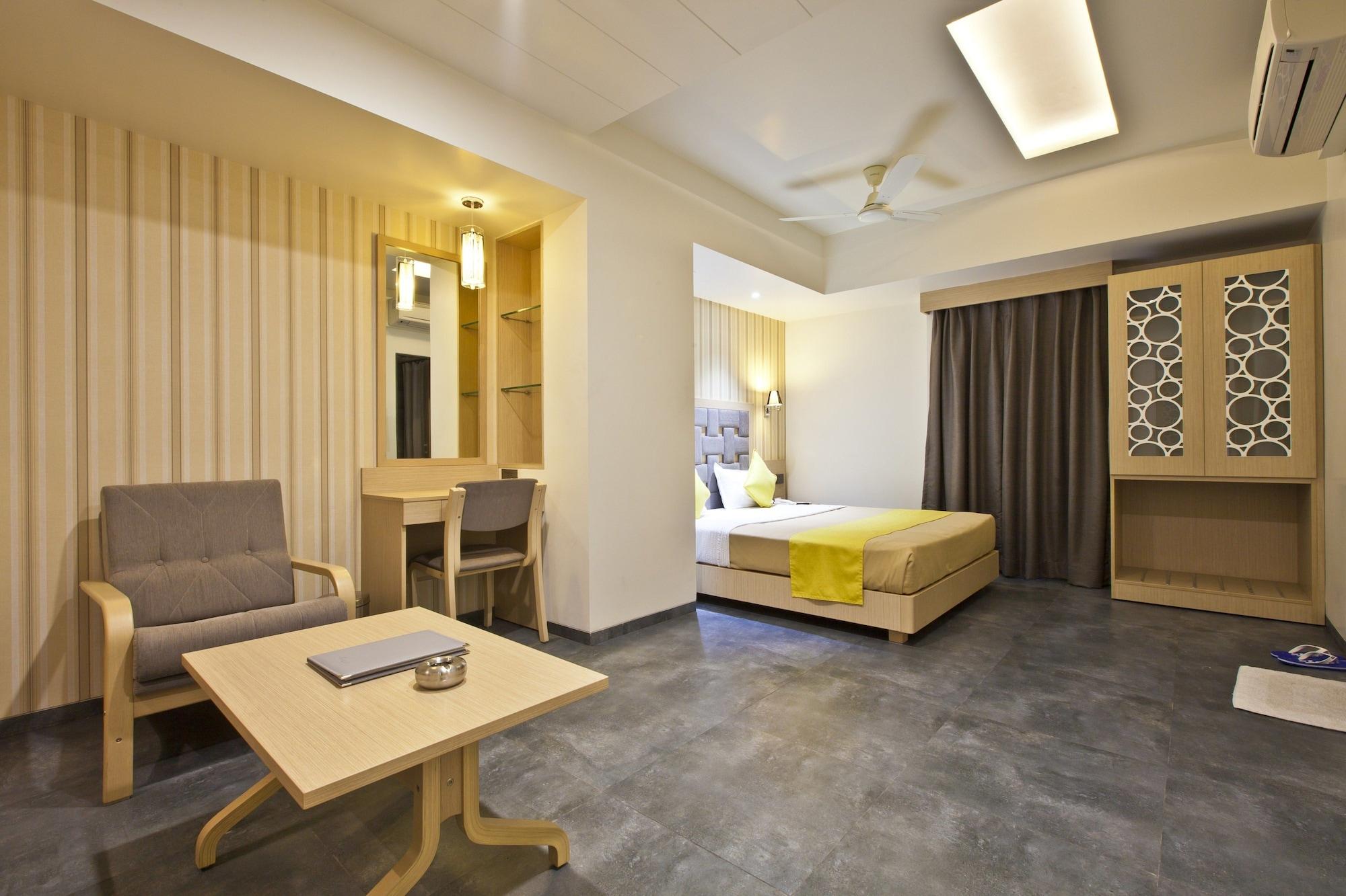 Hotel Sifat International Surat Exterior foto