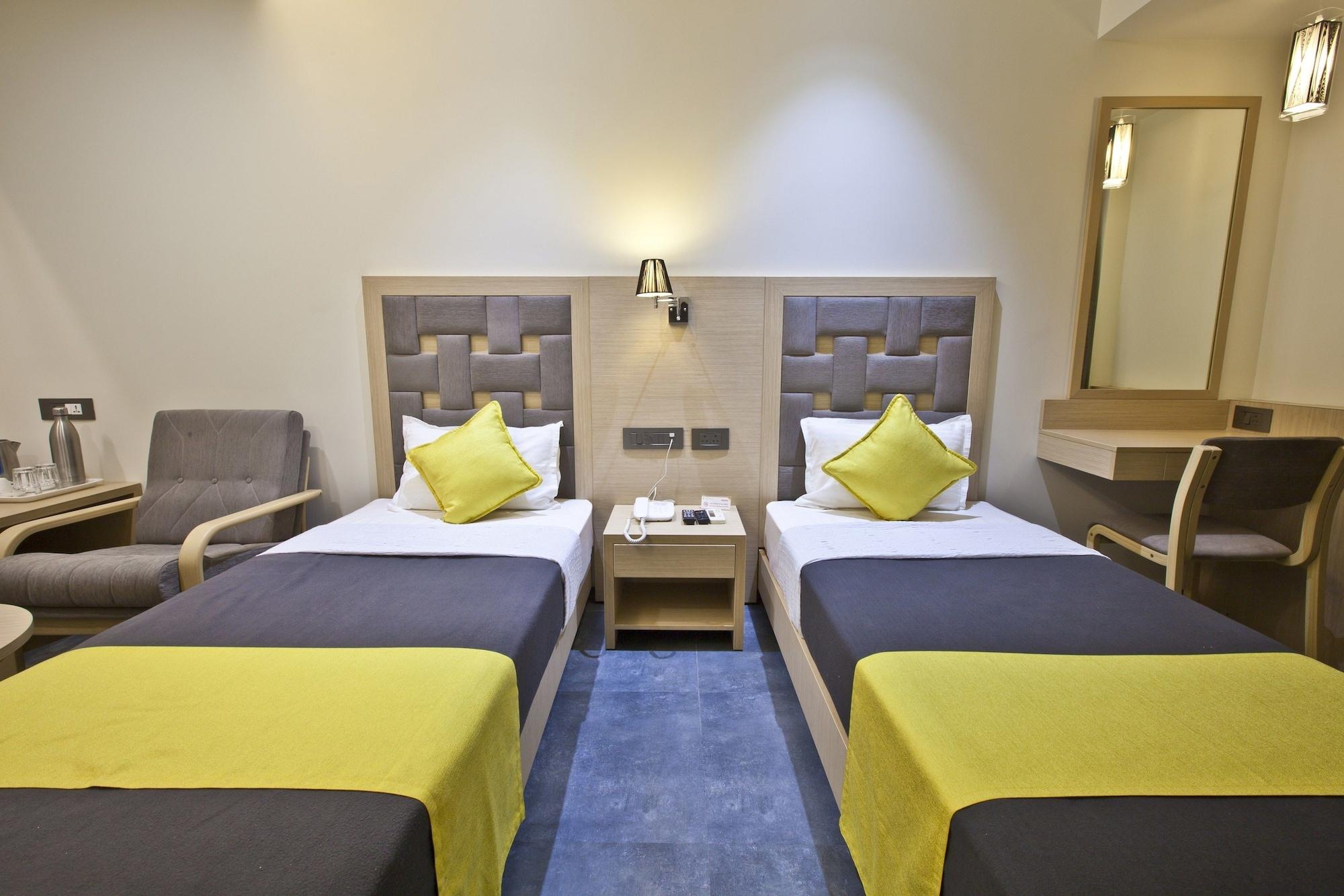 Hotel Sifat International Surat Exterior foto