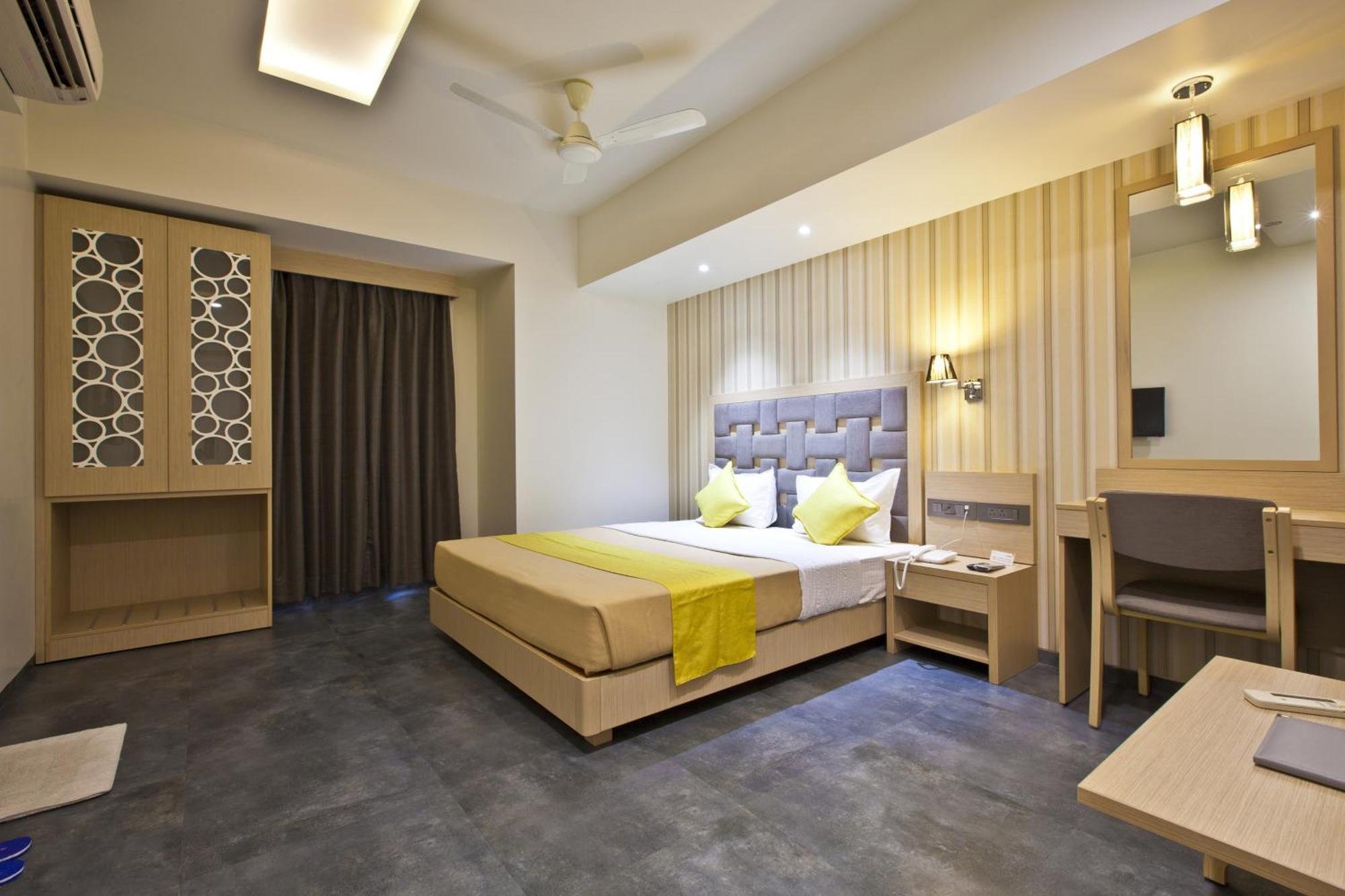 Hotel Sifat International Surat Exterior foto