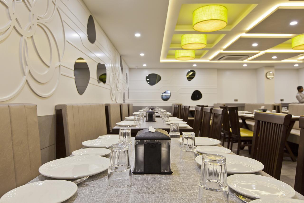 Hotel Sifat International Surat Exterior foto